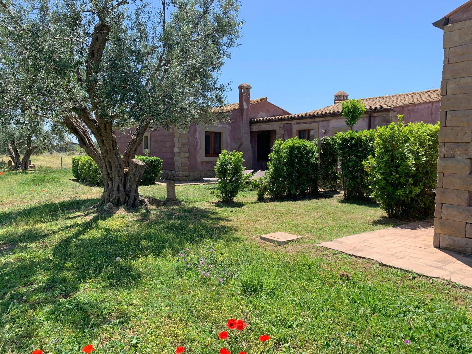 Resort Fonte Vulci Canino Luaran gambar
